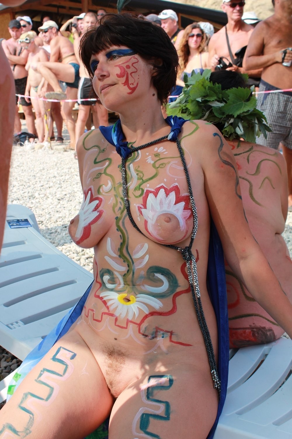 https://motherlesspics.com/uploads/posts/2022-11/1668673353_13-motherlesspics-com-p-erotika-sliv-festival-nudistov-15.jpg