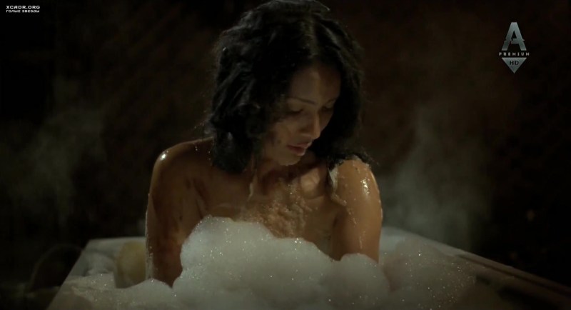 Courtney Iton is hot