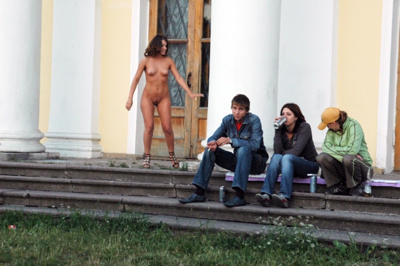 Skinny brunette without panties