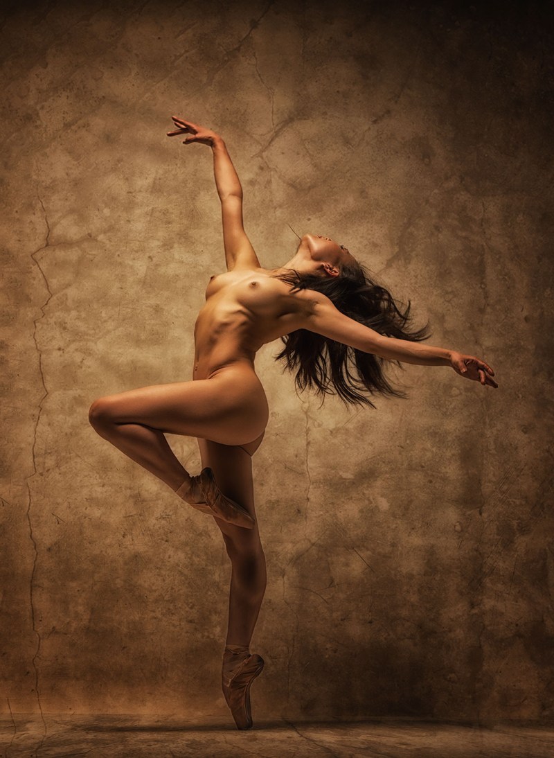 Naked ballerinas without boobs