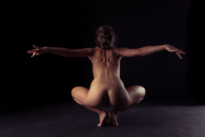 Girls in beautiful poses nude