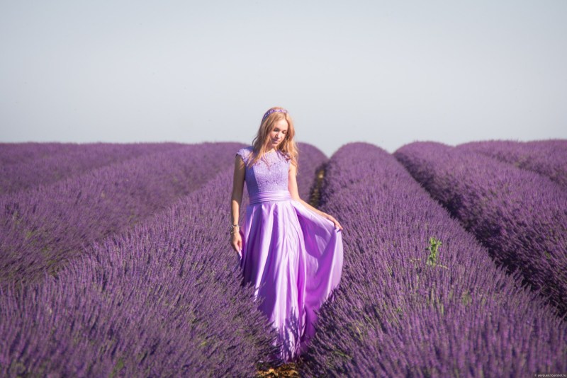 Beautiful anal with a blonde on a lawn