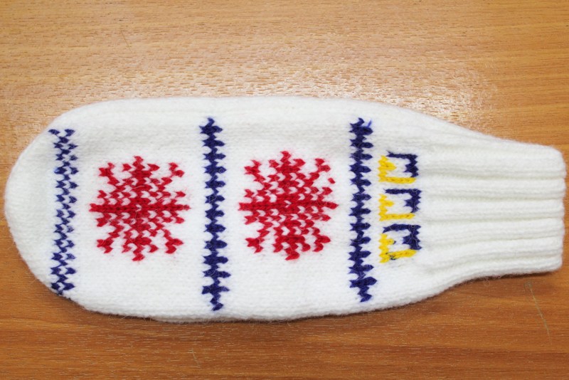 Mittens with Udmurt ornament