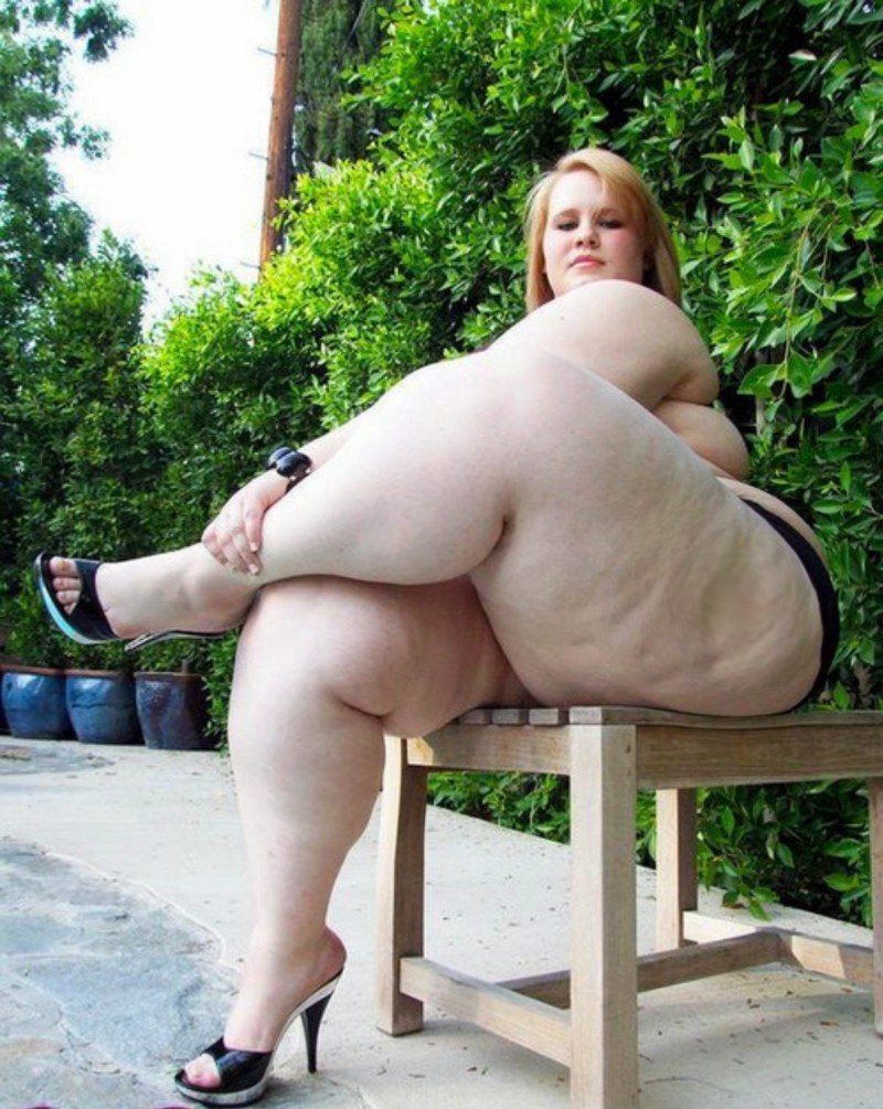 Naked women with thick thighs