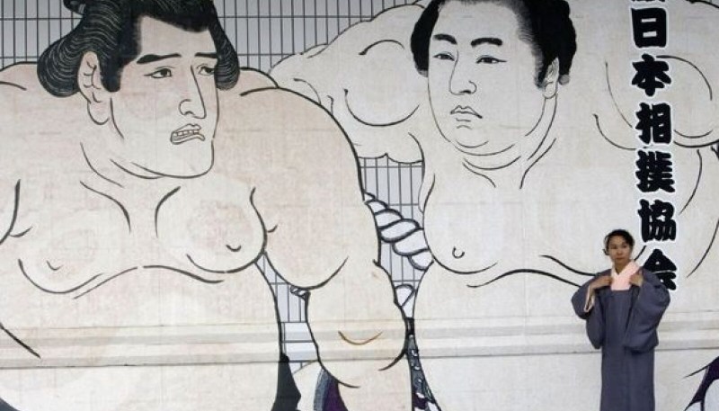 Sumoists of a woman naked