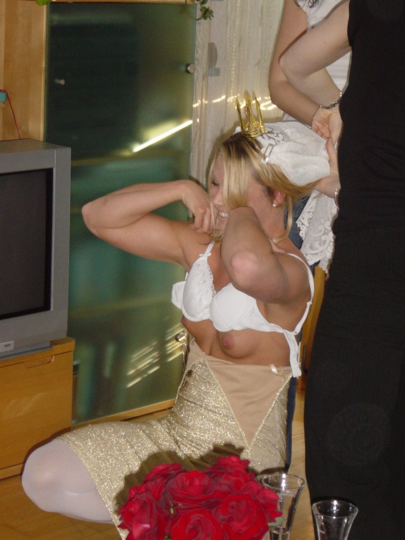 The bride was naked at the wedding