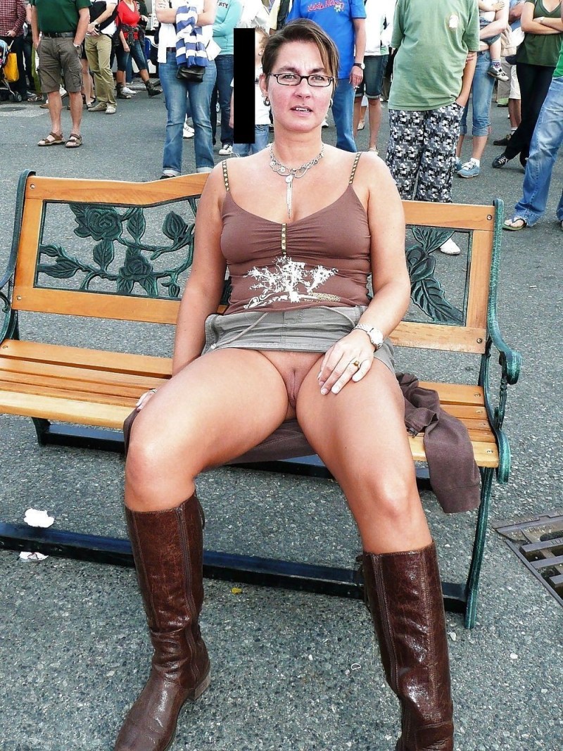 Mature without panties in the store