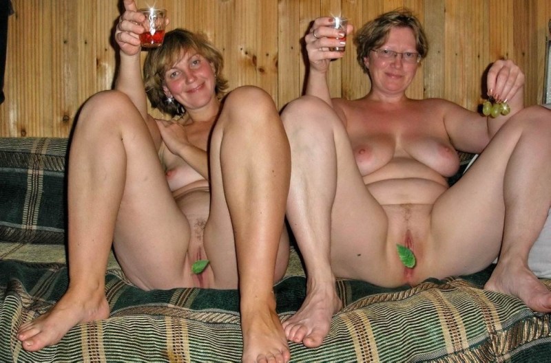 Thick mature women in the bathhouse