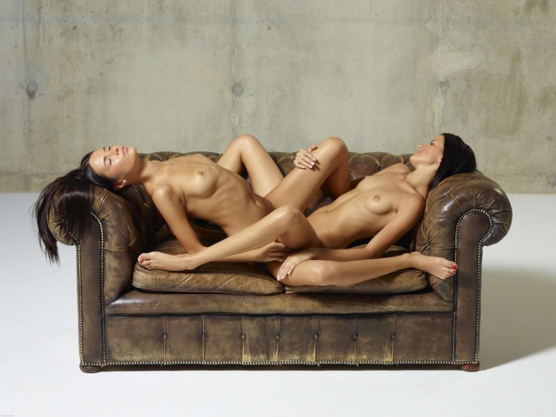 Lesbian posture scissors