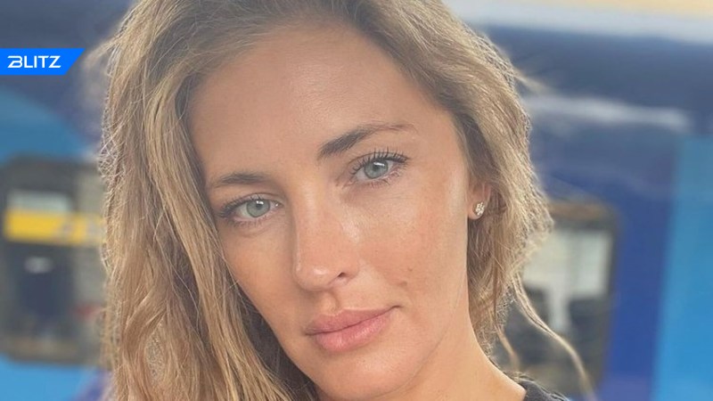 Naked Bretona undresses