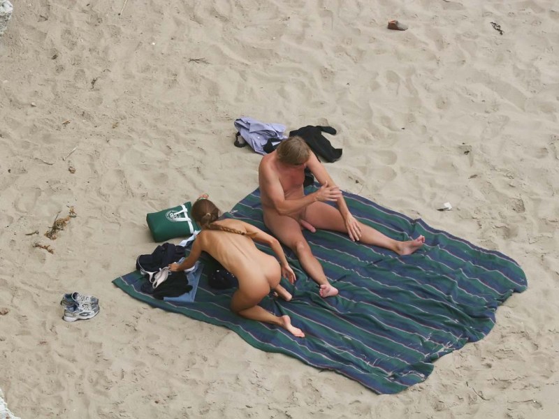 Erotic jokes on the beach