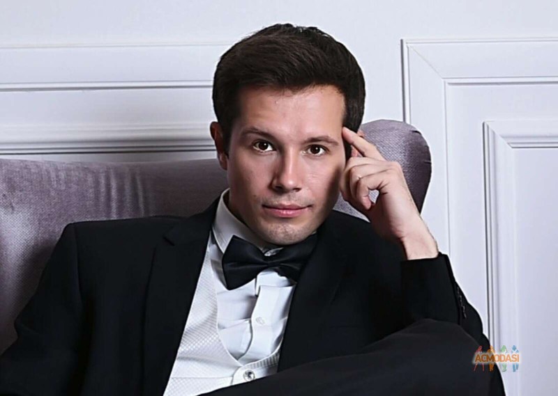 Nikolai Baskov torsos