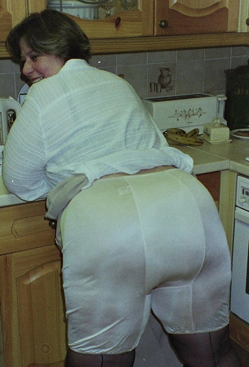 Nicole Kidman in tights