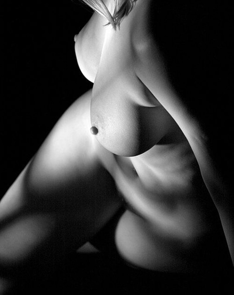 Naked women blackly white