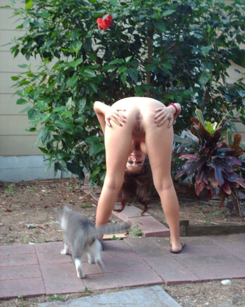 Naked women on the beds of the garden