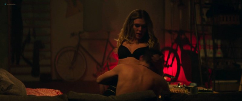 Ana de Armas Overdrave