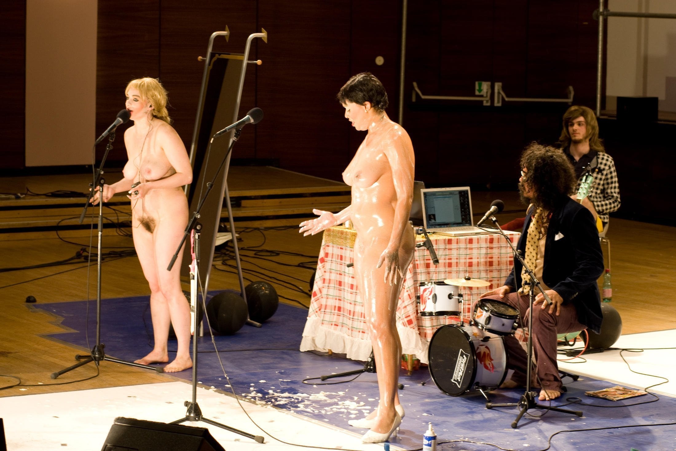 Nude Singing Group - Nude Singers Singing on Stage (79 photos) - motherless porn pics