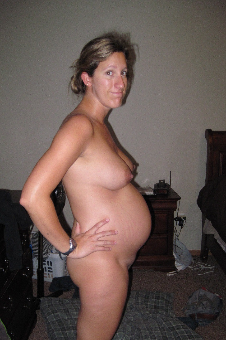 https://motherlesspics.com/uploads/posts/2022-12/1670348702_53-motherlesspics-com-p-porn-private-naked-pregnant-wife-74.jpg