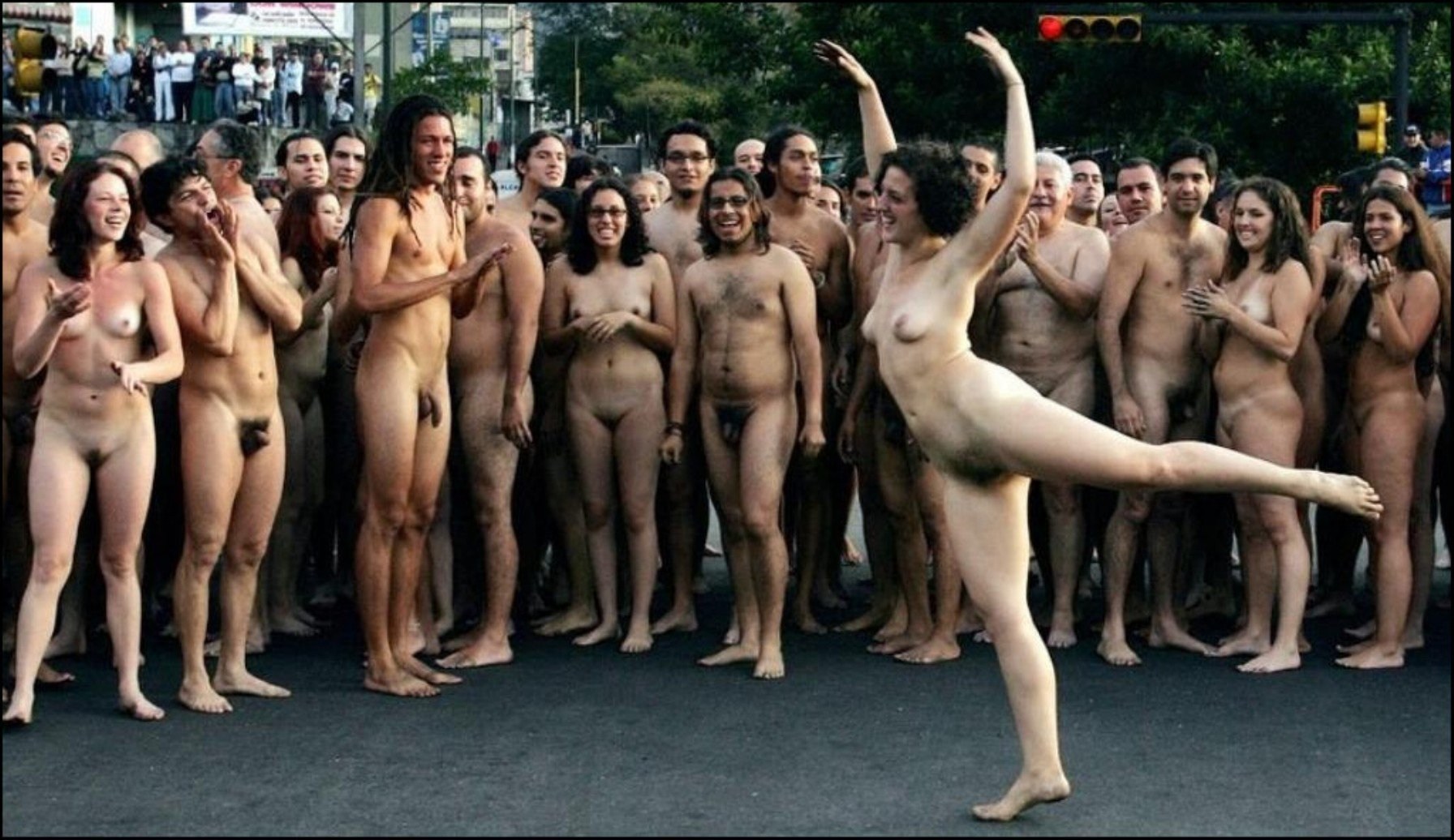 https://motherlesspics.com/uploads/posts/2022-12/1672398674_67-motherlesspics-com-p-porn-walking-around-town-naked-88.jpg