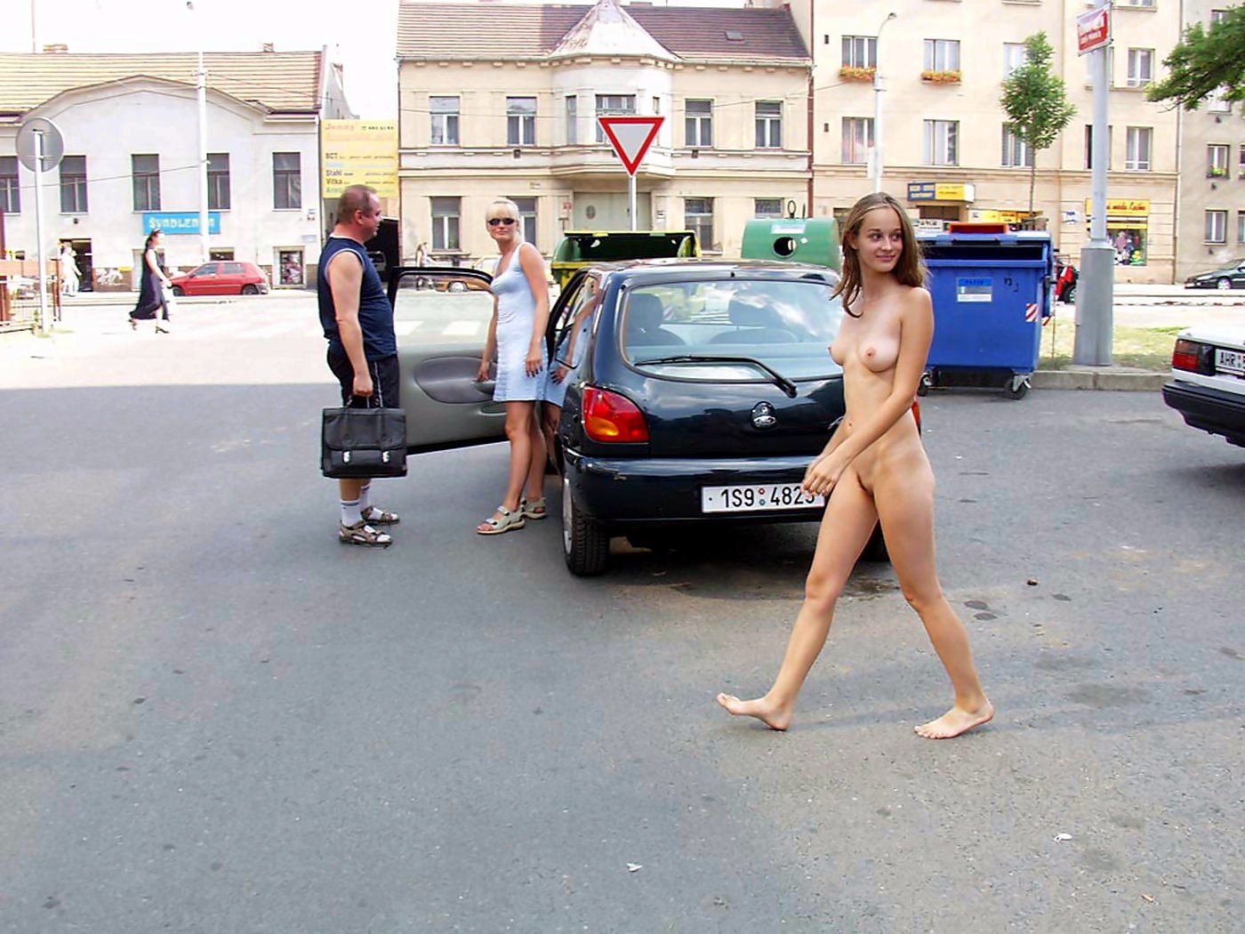 https://motherlesspics.com/uploads/posts/2022-12/1672398728_83-motherlesspics-com-p-porn-walking-around-town-naked-108.jpg