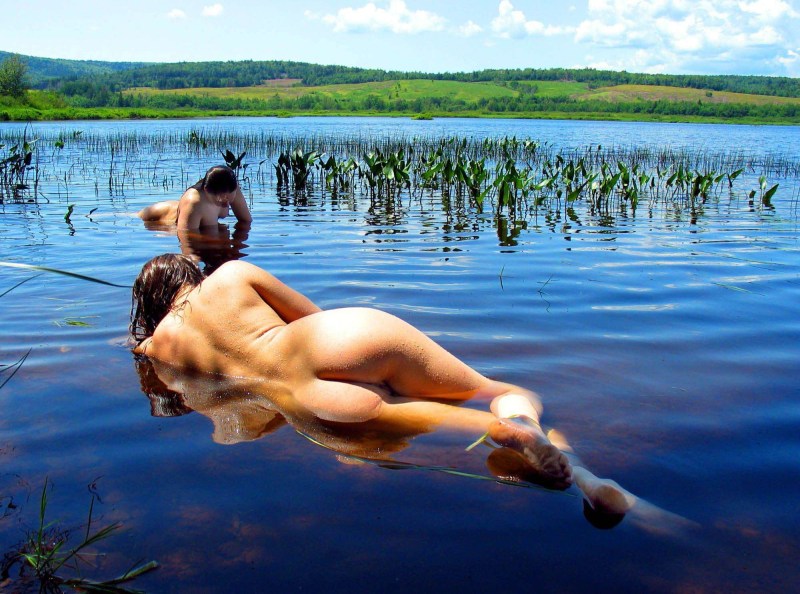 Naked women on the lake