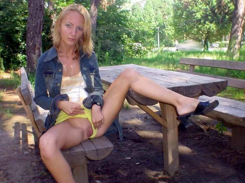 Wife without panties in the park