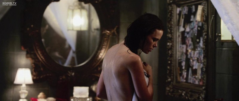 Naked women in the winter on the street