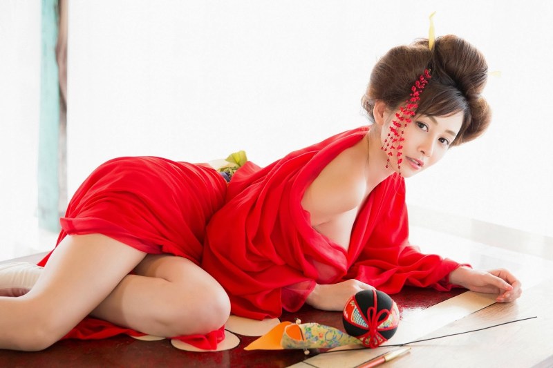 Naked Japanese women in kimono
