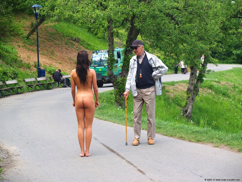 Walk naked along the street