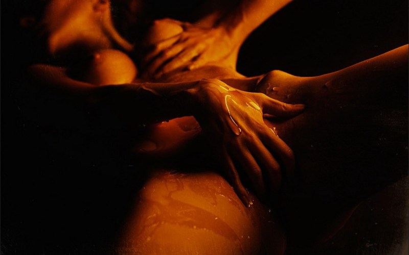 Erotic poses in the dark