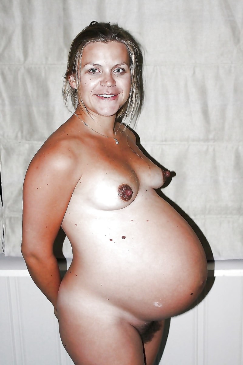 Small pregnant women naked
