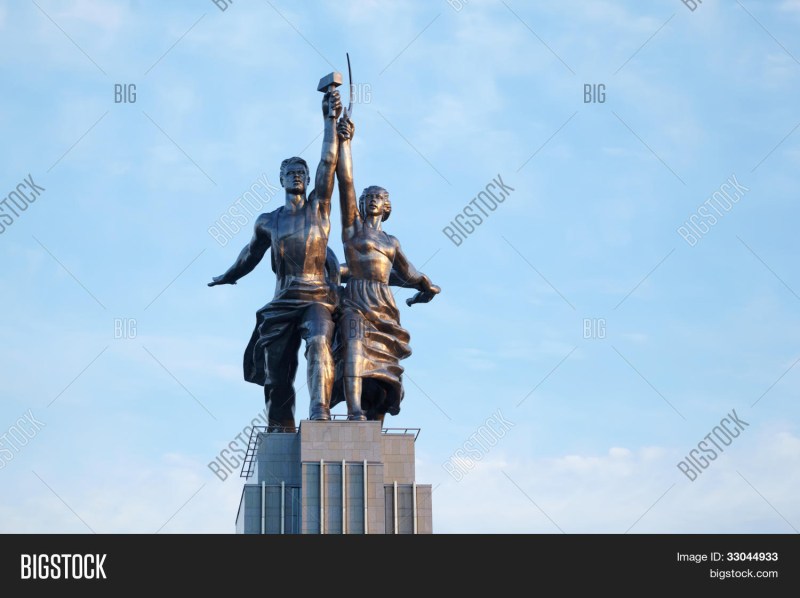 Economy sculpture of faith Mukhina collective farmer