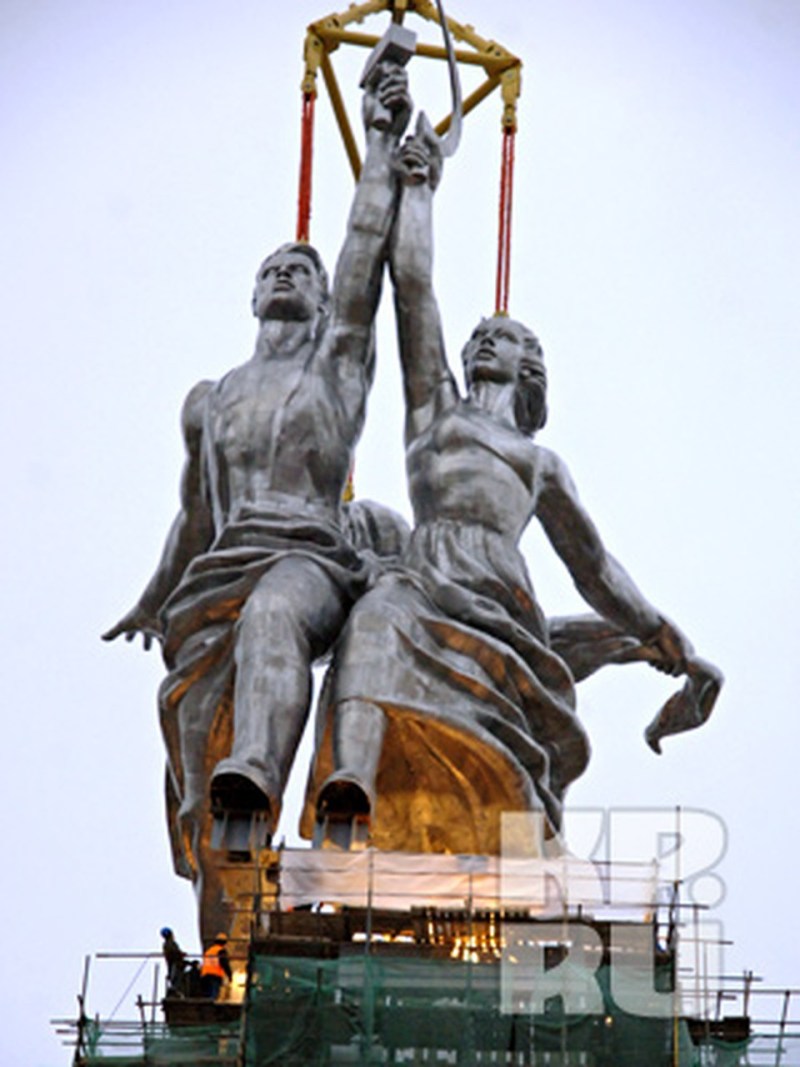 Sculpture "Worker and Collective Farm" (1937)- Vera Mukhina