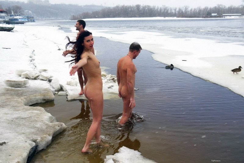 Naked couple on the shore