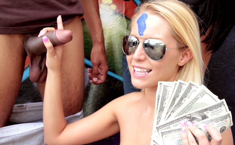 Latina Sex Tapes - Latina Waitress's Kitchen Blowjob