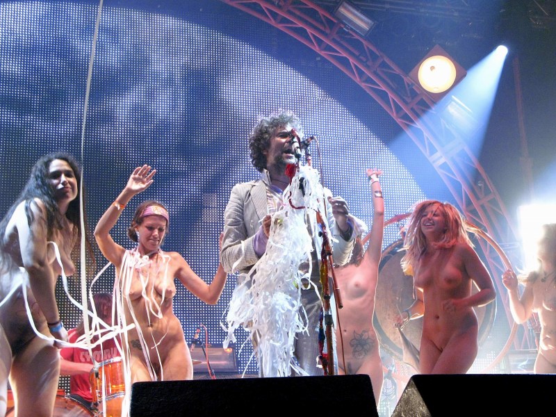 Nude Singing Group - Nude Singers Singing on Stage (79 photos) - motherless porn pics
