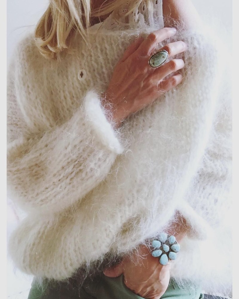 Knitting scheme of mohair with knitting needles for women