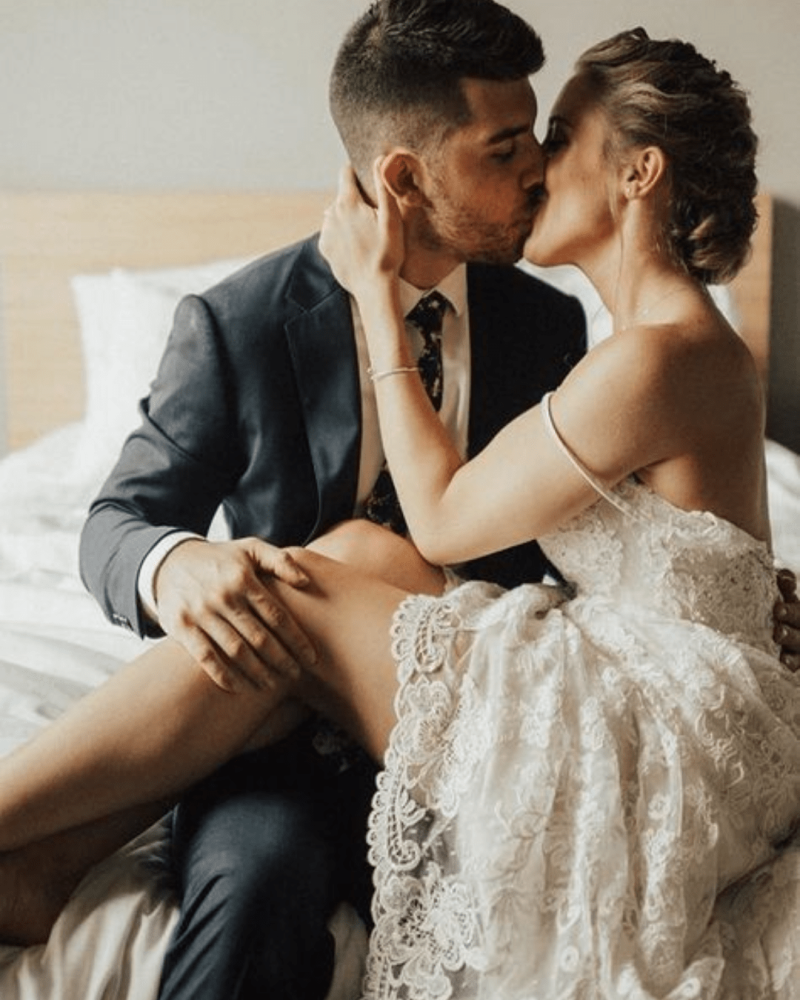 Panties under the dress UPS