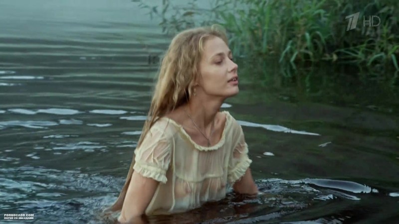 Guys do not cry bed scene