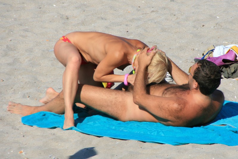 Fuck on a public beach