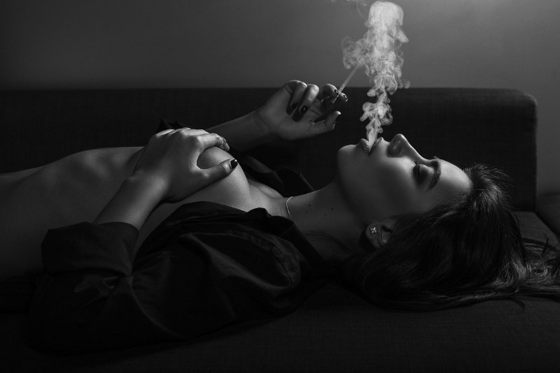 Anna Taraterkina barefoot