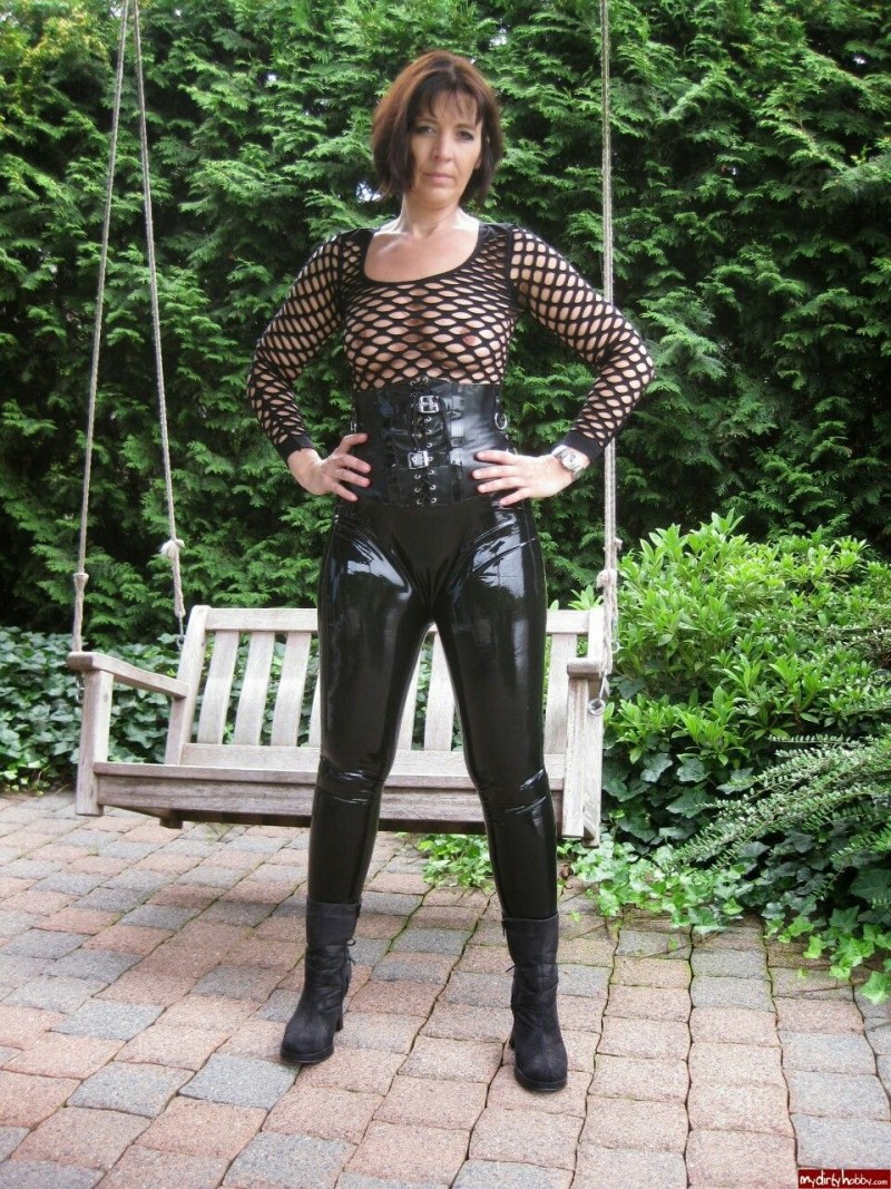 Spread her legs in tight pants