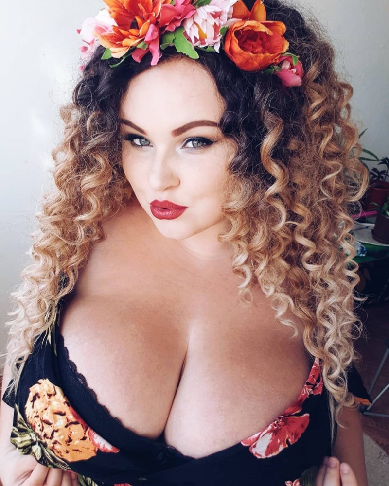 Figure girls with swimwear