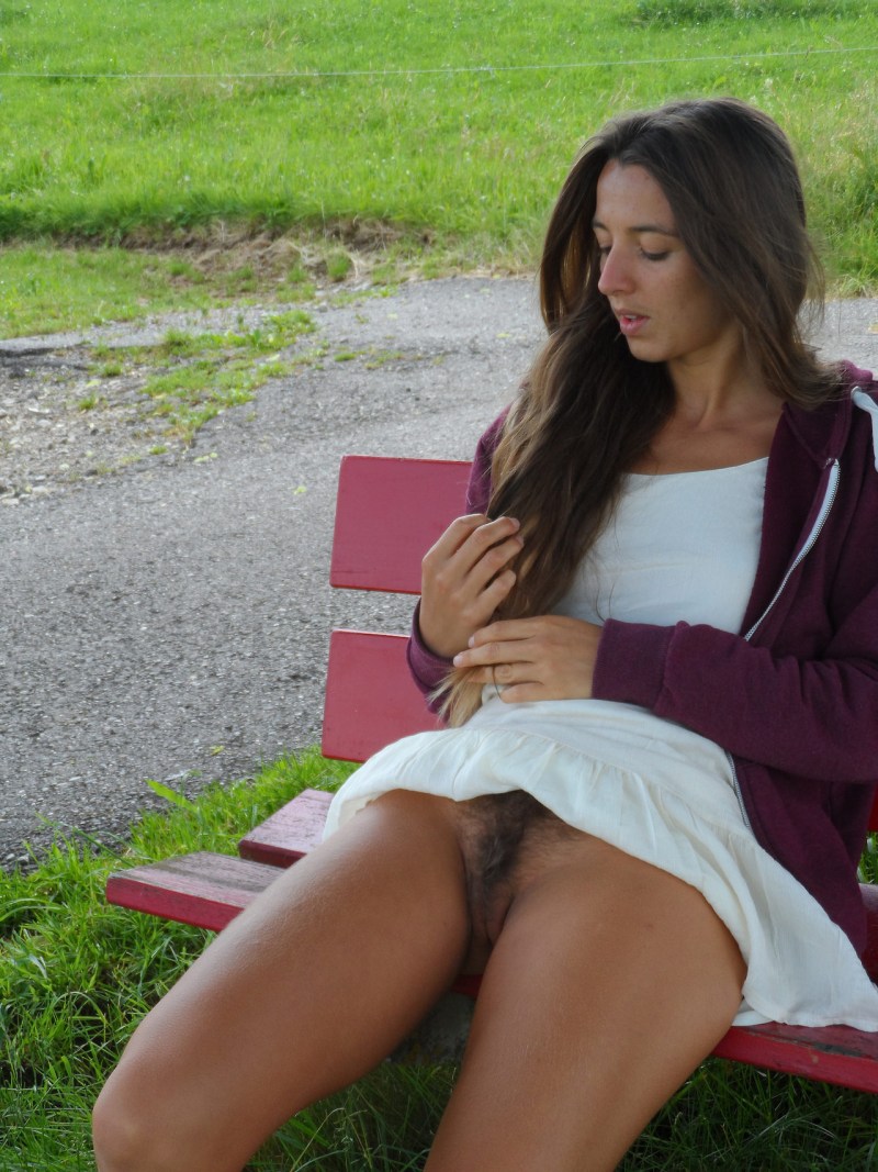 Girls without panties close -up