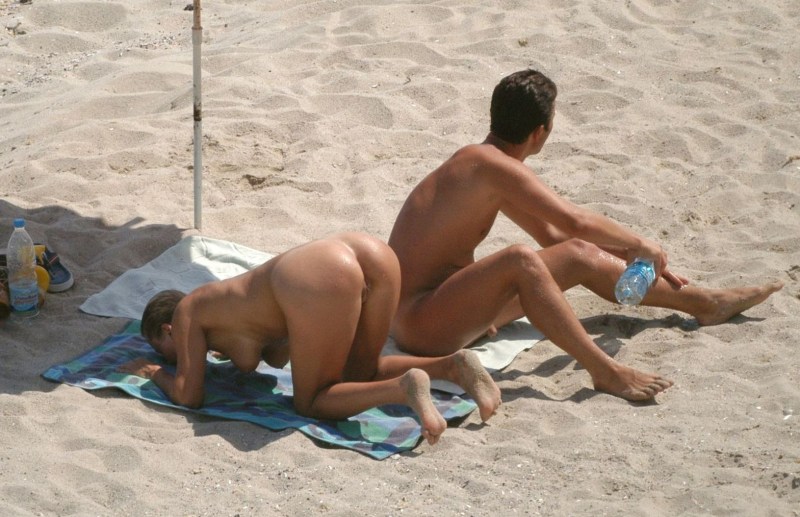 Gorgeous fuck on the beach