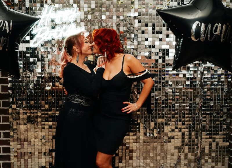 Enzo Mallorca and Dolphin