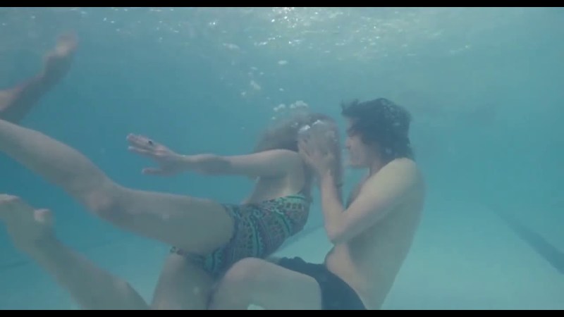 Kiss under water