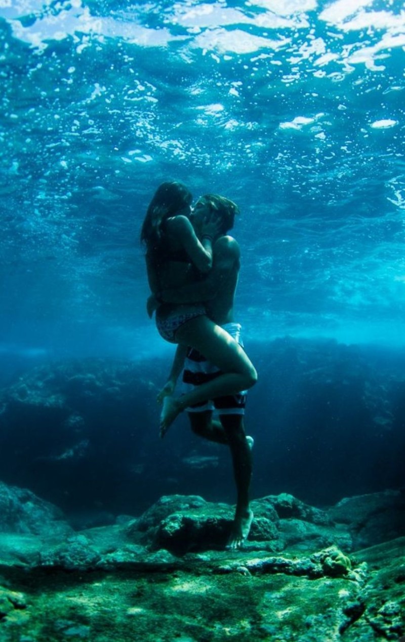 Kiss under water