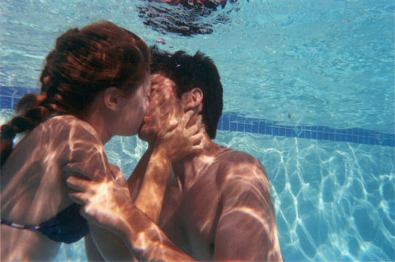 Kiss in the pool