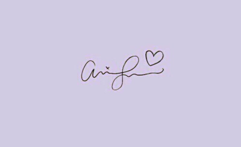 Signature of Ariana Grande